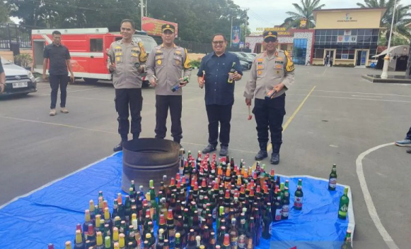 Bengkulu Musnahkan Ribuan Botol Miras